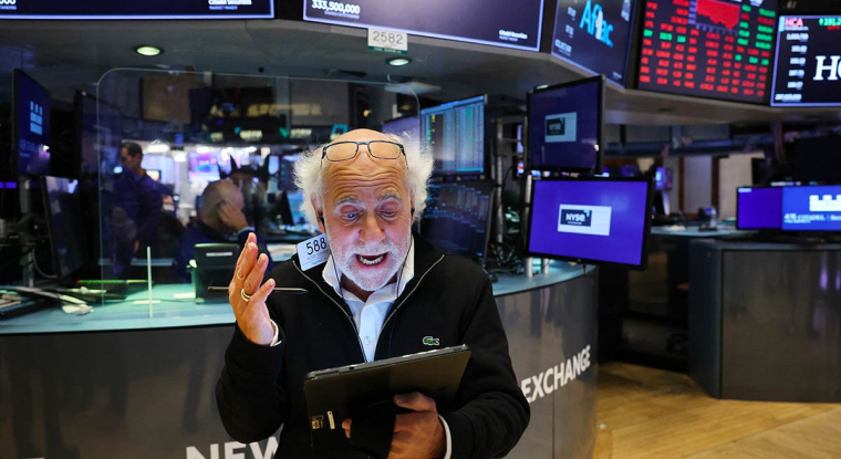 La nervosité domine chez les investisseurs. Une tendance baissière domine le marché, émaillée de rebonds brutaux, comme celui de 4,24% sur le CAC40, le 4 octobre. (© AFP)