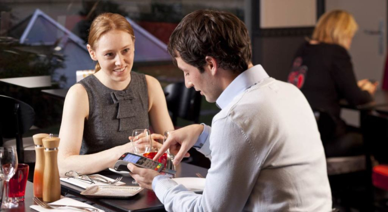 Après avoir ouvert en nette hausse, le titre Ingenico se replie désormais de plus de 3,5%. (© Ingenico)