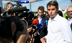 FGabriel Attal, candidat du parti Renaissance à la présidentielle de 2027, s'adresse à la presse lors de sa visite au salon agricole "Terres de Jim", organisé par le syndicat Jeunes Agriculteurs à Magny, le 11 septembre 2026 en Moselle ( AFP / Jean-Christophe VERHAEGEN )