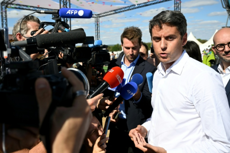 FGabriel Attal, candidat du parti Renaissance à la présidentielle de 2027, s'adresse à la presse lors de sa visite au salon agricole "Terres de Jim", organisé par le syndicat Jeunes Agriculteurs à Magny, le 11 septembre 2026 en Moselle ( AFP / Jean-Christophe VERHAEGEN )