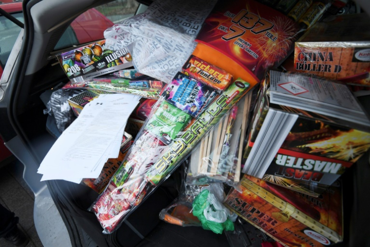 Des feux d'artifice saisis dans une voiture à la frontière franco-allemande, à la veille du Nouvel An, à strasbourg le 30 décembre 2017 ( AFP / FREDERICK FLORIN )