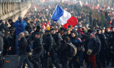 TOUT GRAND RASSEMBLEMENT EN MILIEU CONFINÉ INTERDIT EN FRANCE
