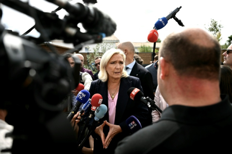 La candidate RN à l'élection présidentielle Marine Le Pen, le 17 septembre 2026, au Porge, en Gironde ( AFP / Philippe LOPEZ )