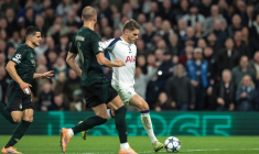 La chevauchée fantastique de Micky van de Ven pour plier le match