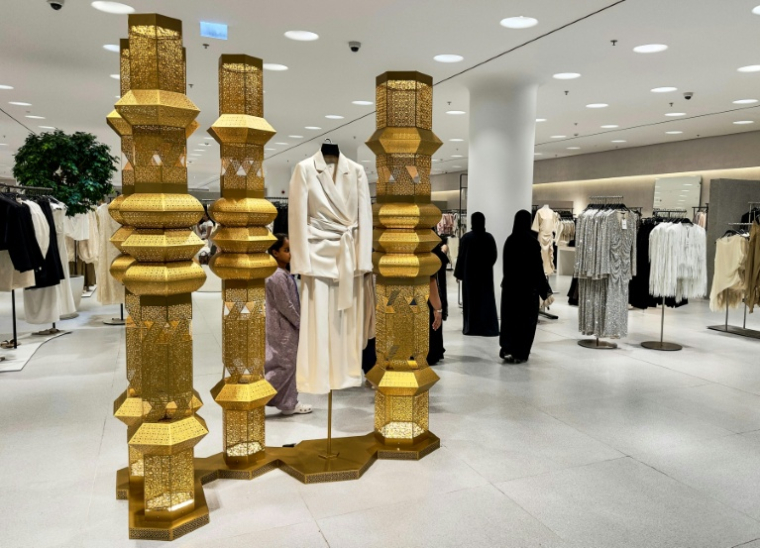 Une boutique de vêtements dans un centre commercial à Dubaï, le 16 mars 2026 aux Emirats araes unis ( AFP / - )