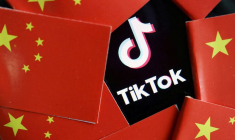 Photo d'illustration de TikTok avec des drapeaux chinois