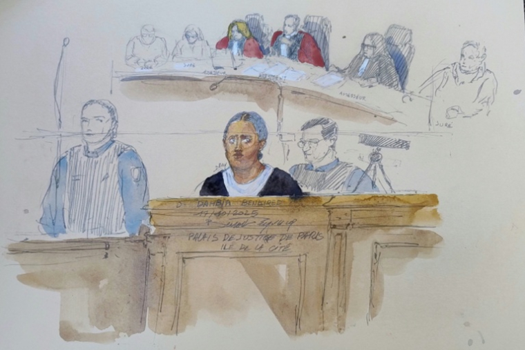 Croquis d'audience du 17 octobre 2025 montrant Dahbia Benkired lors de son procès pour le meurtre de Lola, à la cour d'assises de Paris ( AFP / Benoit PEYRUCQ )