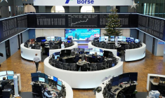 Le graphique de l'indice boursier allemand DAX est affiché à la bourse de Francfort