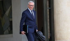 Le ministre français de l'Economie et des Finances, Bruno Le Maire, quitte le Palais de l'Élysée