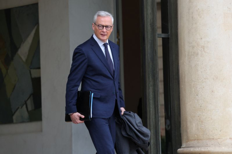 Le ministre français de l'Economie et des Finances, Bruno Le Maire, quitte le Palais de l'Élysée