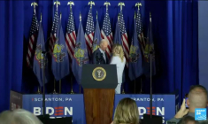 États-Unis : Biden campagne dans sa ville natale, Trump coincé au tribunal