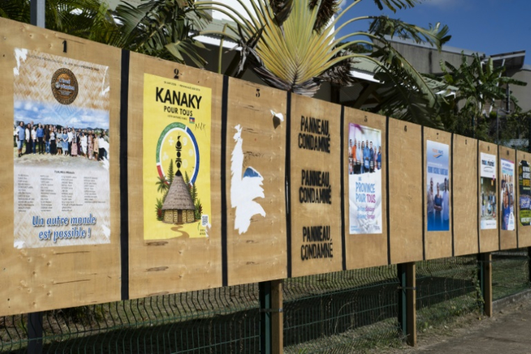 Un panneau électoral à Nouméa, le 28 juin 2026 ( AFP / Delphine Mayeur )