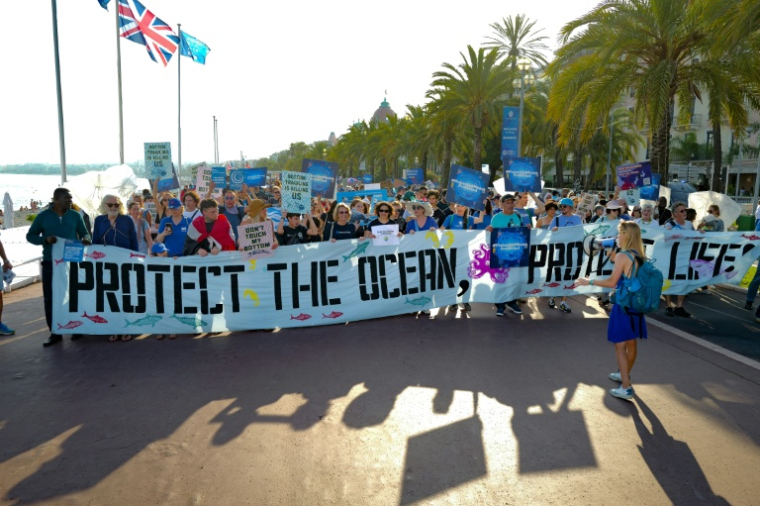 Marche Bleue sur la Promenade des Anglais avant la Conférence des Nations Unies sur les océans (ONUC 3), dans la ville de Nice, sur la Côte d'Azur, le 7 juin 2025 ( AFP / Valery HACHE )