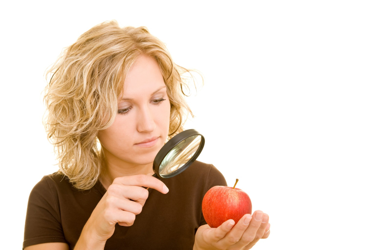 Le plan EcoPhyto, qui ambitionne de diminuer de 50% l'usage des pesticides, voire de les éliminer complètement, suscite des inquiétudes. (crédit : Adobe Stock)