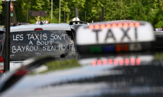 Manifestation de taxis à Pau le 19 mai 2025  ( AFP / Gaizka IROZ )