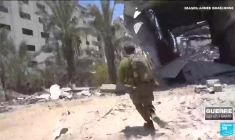 Après dix mois de guerre, les bombardements israéliens se poursuivent sur la bande de Gaza