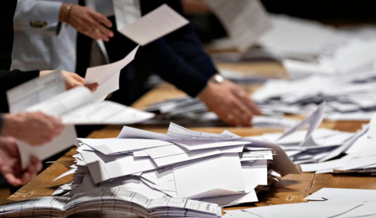 Dépouillement des bulletins de vote à l'issue des élections législatives, le 24 mars 2026 à Aalborg, au Danemark ( Ritzau Scanpix / Henning Bagger )