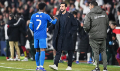 Álvaro Arbeloa câline Vinícius et son équipe après l’élimination du Real Madrid