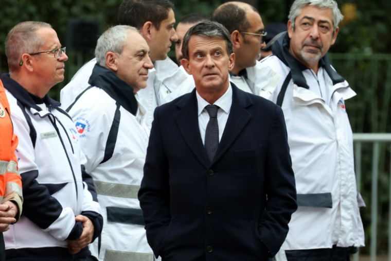 Manuel Valls arrive à la cérémonie d'hommage aux victimes du 13-Novembre au Bataclan, le 13 novembre 2025 ( POOL / Ludovic MARIN )