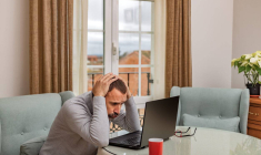 Les erreurs à éviter lorsqu'on remplit sa déclaration d'impôts / iStock.com - ose Gonzalez Buenaposada