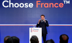 Le président Emmanuel Macron au sommet Choose France le 19 mai 2025 à Versailles. ( POOL / GONZALO FUENTES )