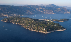 Avec 15.819 euros le mètre carré au 1er juin 2024, Saint-Jean-Cap-Ferrat est la deuxième commune la plus chère de France (illustration) ( AFP / VALERY HACHE )