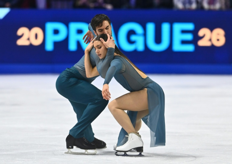 Laurence Fournier Beaudry et Guillaume Cizeron à Prague le 28 mars 2026 ( AFP / Michal Cizek )