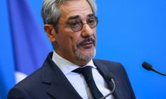 Le ministre des PME et du Commerce, Serge Papin, à Paris le 22 septembre 2026 ( AFP / Kenzo TRIBOUILLARD )