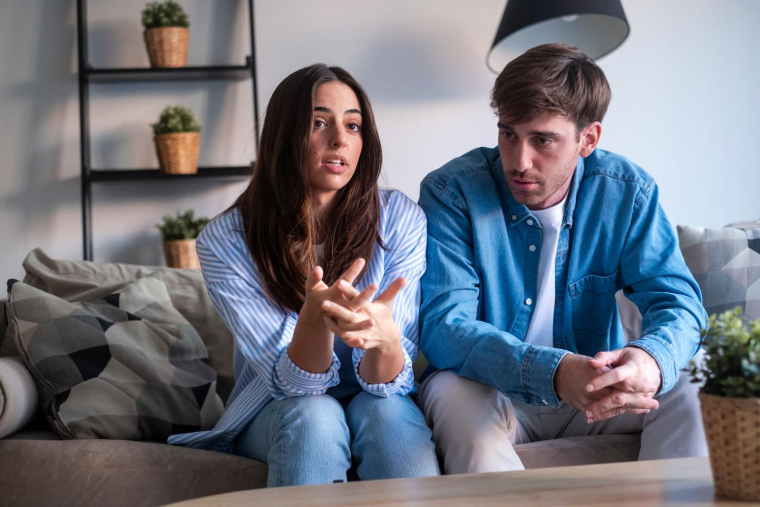 Il est possible de dénoncer un compte joint sans l’accord de son conjoint, mais certaines obligations financières subsistent ( Shutterstock )