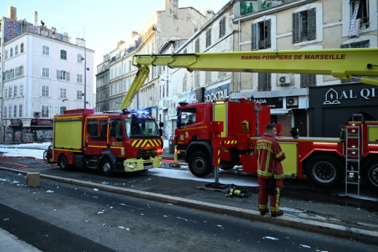 Trente engins des marins-pompiers ont été engagés contre l'incendie au Marché du Soleil à Marseille, le 10 septembre 2026 ( AFP / Miguel MEDINA )