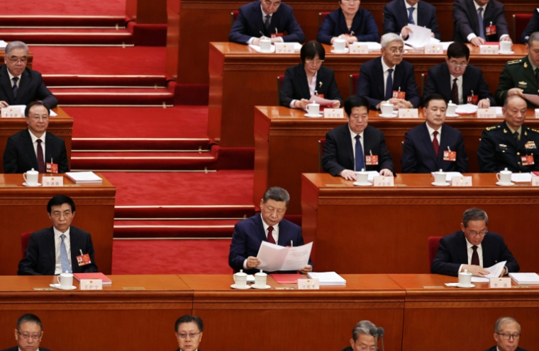 Le président chinois Xi Jinping (c) lors de la séance de clôture de l'Assemblée nationale populaire (ANP) au Palais de l'Assemblée du Peuple à Pékin, le 12 mars 2026 ( POOL / ANDRES MARTINEZ CASARES )