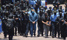 Juan Orlando Hernandez juste avant son extradition aux Etats-Unis, à Tegucigalpa le 21 avril 2022 ( AFP / STRINGER )