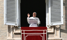 Le pape Léon XIV lors de la prière de l'Angélus place Saint-Pierre, au Vatican, le 2 novembre 2025 ( AFP / Andreas SOLARO )