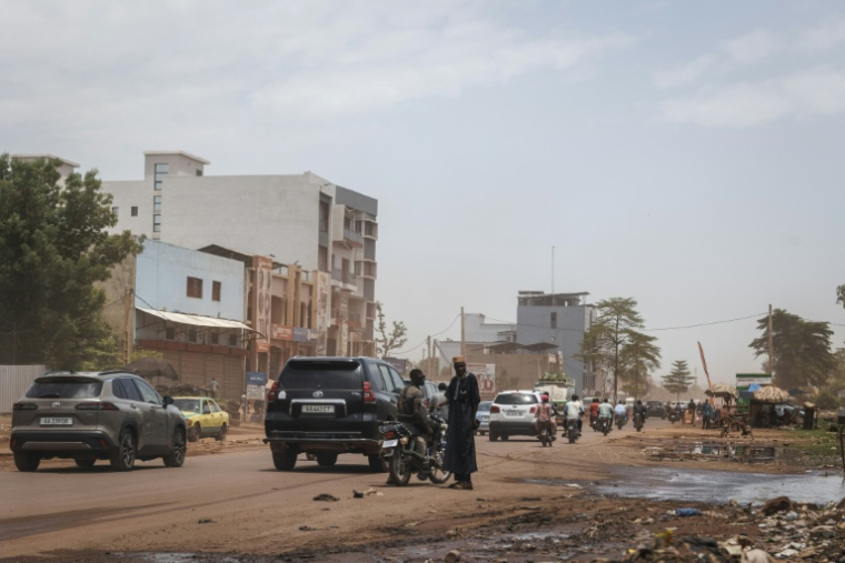 Vue d'ensemble montrant la circulation sur une des artères principales de Bamako, le 4 juillet 2026 ( AFP / - )