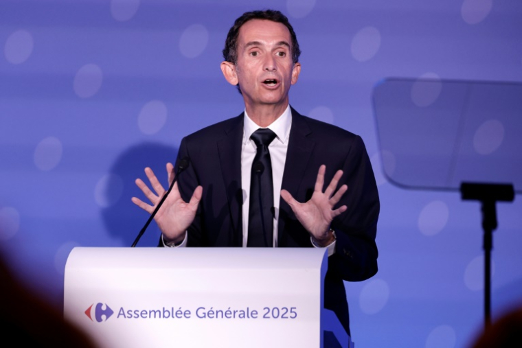 Le Pdg de Carrefour, Alexandre Bompard, s'exprime lors de l'assemblée générale des actionnaires, le 28 mai 2025 à Massy, près de Paris ( AFP / STEPHANE DE SAKUTIN )