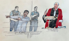 Croquis d'audience réalisé le 21 septembre 2026 montrant Loïk Le Priol, debout à gauche, devant la cour d'assises de Paris pour le meurtre du rugbyman argentin Federico Martin Aramburu ( AFP / Benoit PEYRUCQ )