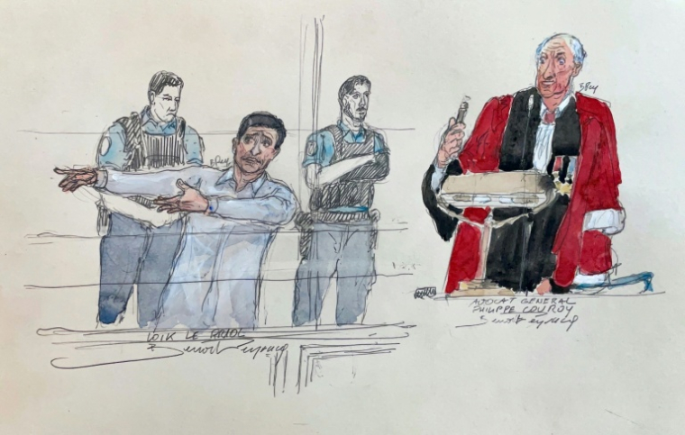 Croquis d'audience réalisé le 21 septembre 2026 montrant Loïk Le Priol, debout à gauche, devant la cour d'assises de Paris pour le meurtre du rugbyman argentin Federico Martin Aramburu ( AFP / Benoit PEYRUCQ )
