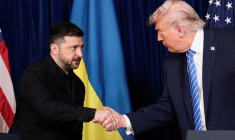 PHOTO DE DOSSIER : Le président américain Trump rencontre le président ukrainien Zelenskiy en Floride