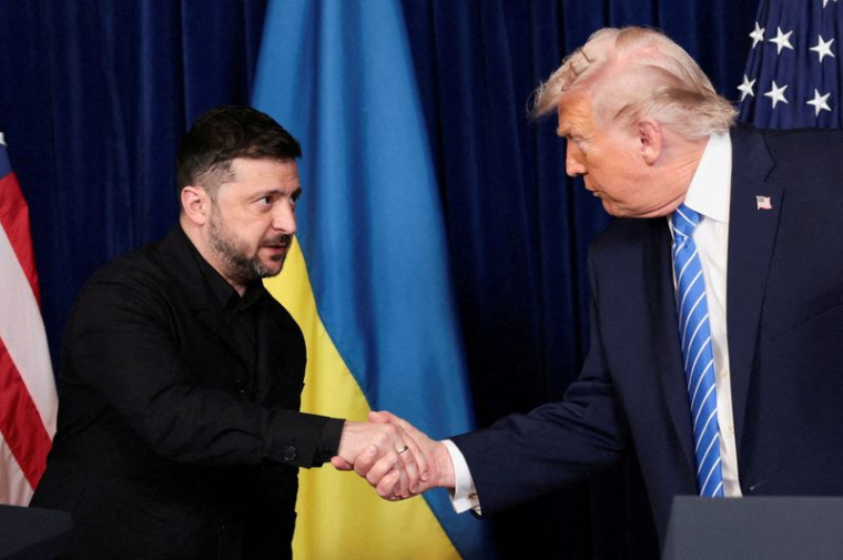 PHOTO DE DOSSIER : Le président américain Trump rencontre le président ukrainien Zelenskiy en Floride