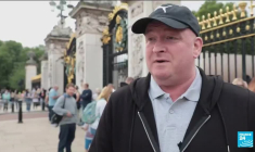 Au palais de Buckingham, première relève de la garde depuis le début de la pandémie