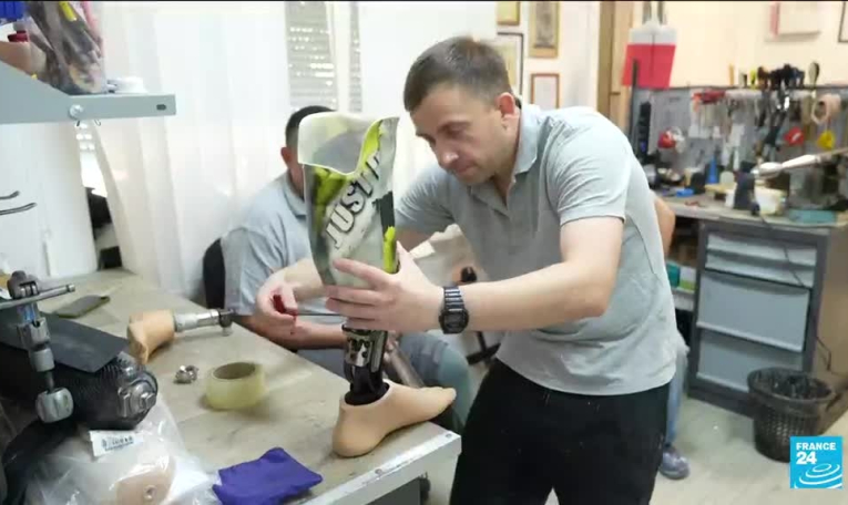 Ukraine : la reconstruction des soldats amputés