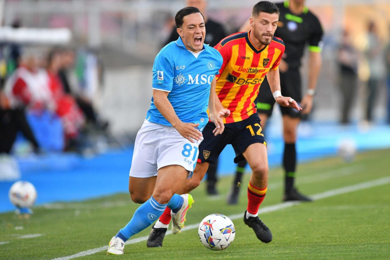 Naples s'impose à Lecce et s'envole en tête de la Serie A