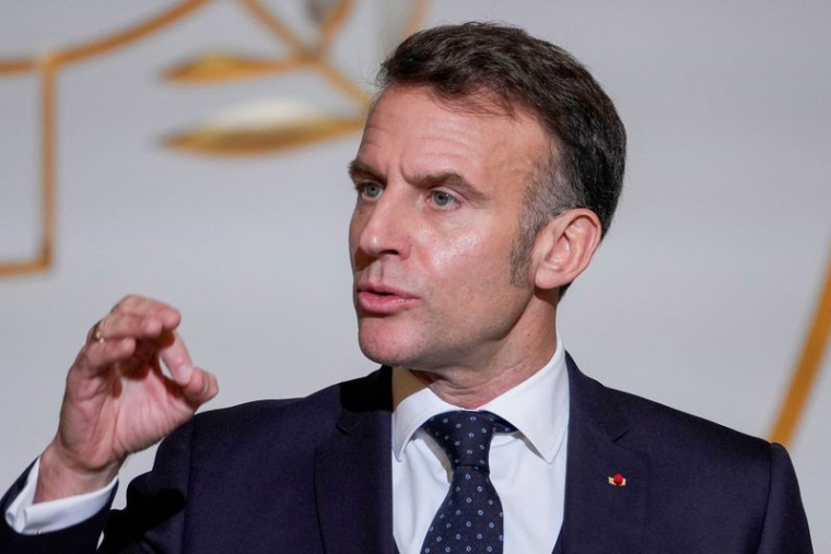 Le président français Macron devant les ambassadeurs français à Paris