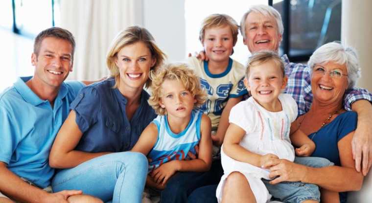 La donation, une bonne solution pour aider ses proches et réduire les droits de succession. (© DR)