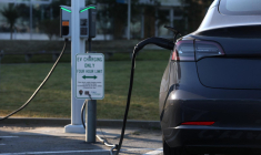 Les subventions prévues par le plan climat américain pourront s'élever jusqu'à 7.500 dollars (illustration) ( GETTY IMAGES NORTH AMERICA / JUSTIN SULLIVAN )