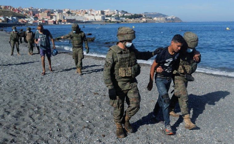L'ESPAGNE CONTINUE LES EXPULSIONS À CEUTA, L'AFFLUX DE MIGRANTS RALENTIT