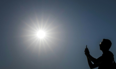 La quantité de chaleur accumulée par la terre a atteint un niveau record en 2025, avec des conséquences à craindre pour des centaines, voire des milliers d'années, alerte l'Organisation météorologique mondiale ( AFP / Fabrice COFFRINI )