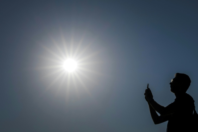 La quantité de chaleur accumulée par la terre a atteint un niveau record en 2025, avec des conséquences à craindre pour des centaines, voire des milliers d'années, alerte l'Organisation météorologique mondiale ( AFP / Fabrice COFFRINI )