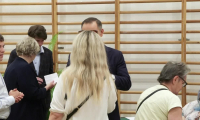 Karol Nawrocki vote pour le second tour de l'élection présidentielle en Pologne