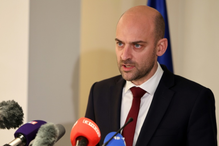 Le ministre français des Affaires étrangères, Jean-Noël Barrot, lors d'un point presse à l'aéroport international Ben-Gourion de Tel-Aviv, le 20 mars 2026 en Israël ( AFP / Jack GUEZ )